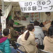 2014/4/19,20アースデイ東京にてお灸体験ボランティアをおこないました