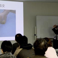 2009/12/13 アカデミーにて鍼灸の講義、治療の実演をしました。