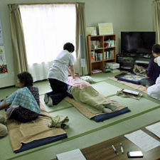 2012/10/14 会津若松市の大熊町避難所仮設住宅にて鍼灸ボランティアをおこないました