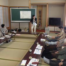 2014/4/18 本野町公民館にて敬老会お灸講座を開催しました