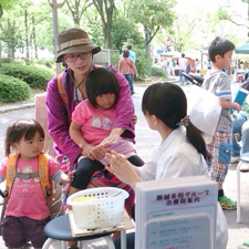 2014/4/2アースデイ名古屋にてお灸体験ボランティアをおこないました